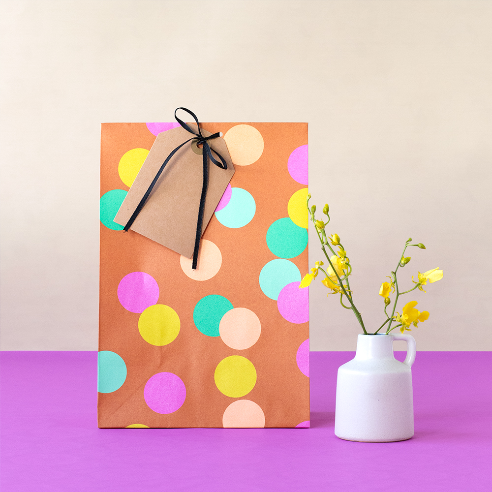 Your supplier for high-quality, sustainable wrapping paper and decorative materials.